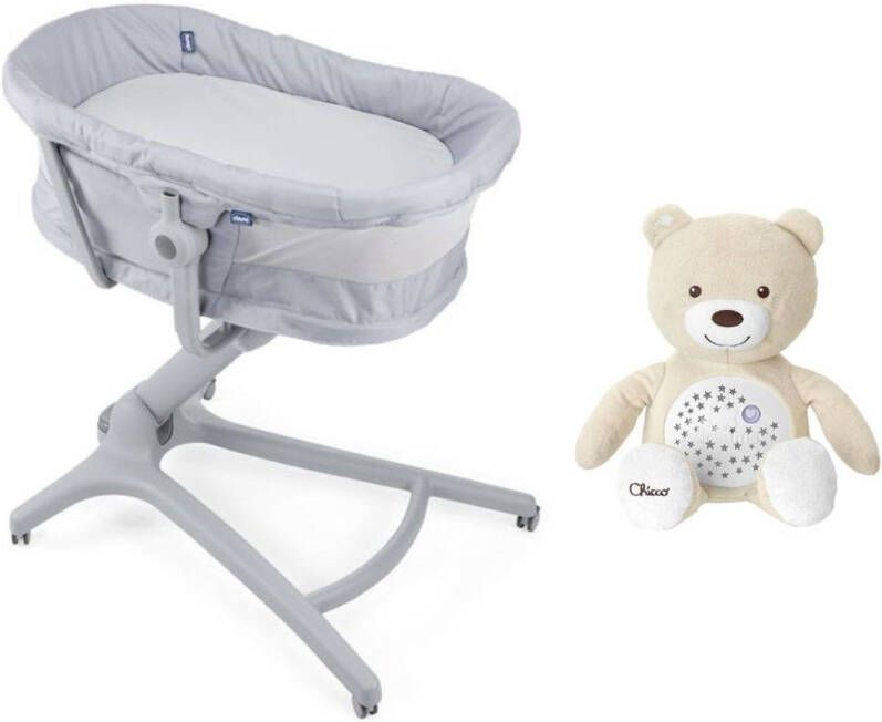 Chicco Bundel Verschoontafel Accessoire Voor Baby Hug Wieg & First Dreams Knuffel Beer Projector Beige